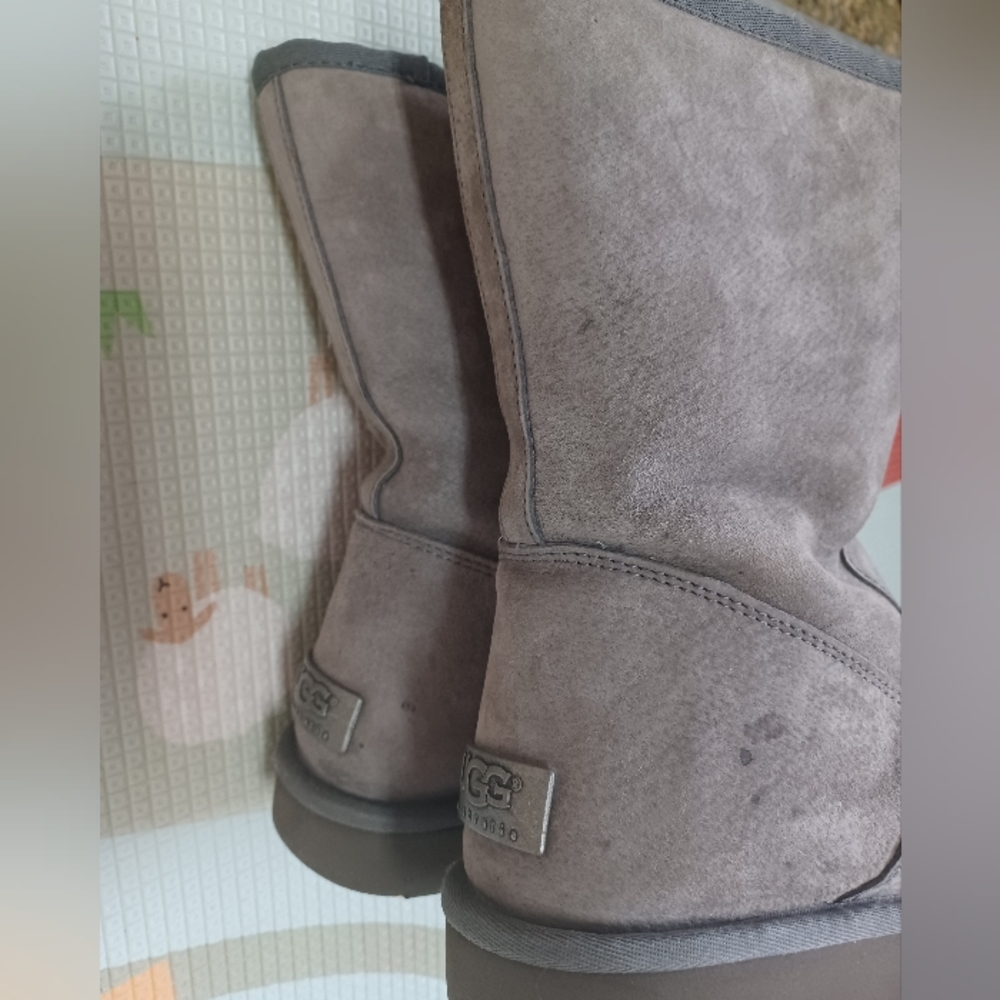 Authentic Grey Uggs Size 9 - image 4